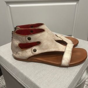 Bedstu Sandals